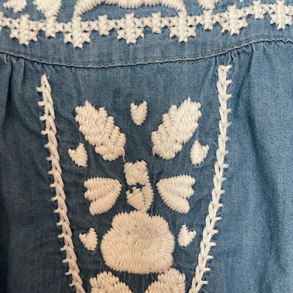 EUC Lovers + Friends top. Denim and embroidered size Small (US) - Picture 6 of 7